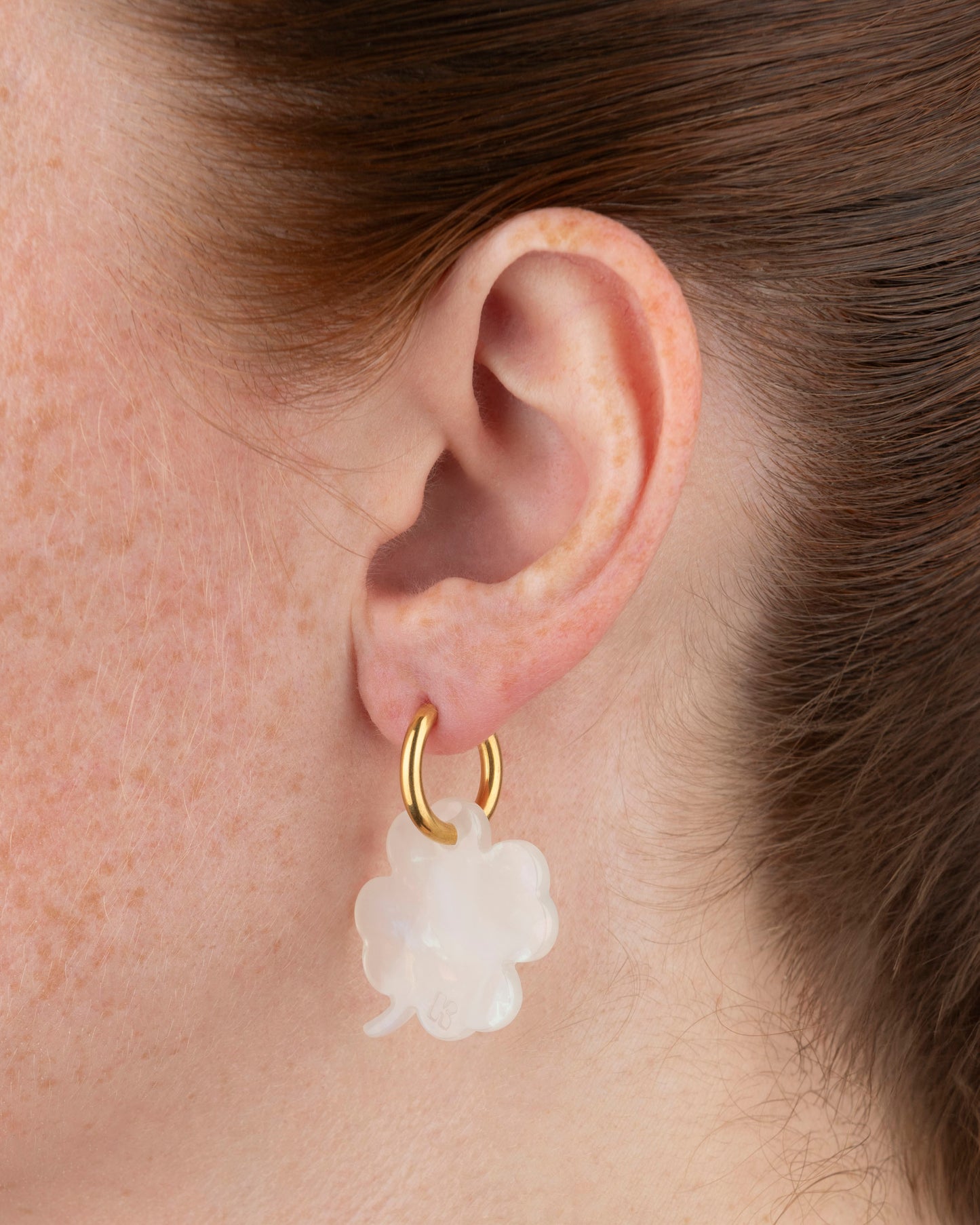 Boucles d'oreilles TRÈFLE - Irisé Blanc -
